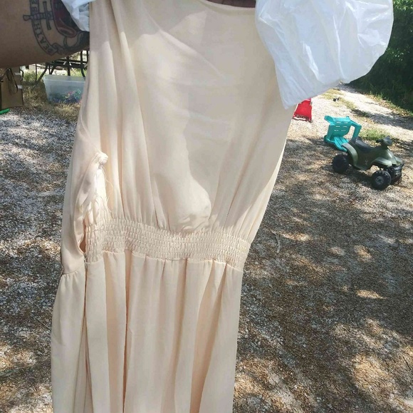 Gown - Picture 5 of 5